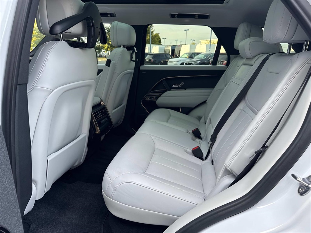 2023 Land Rover Range Rover Sport SE photo 12