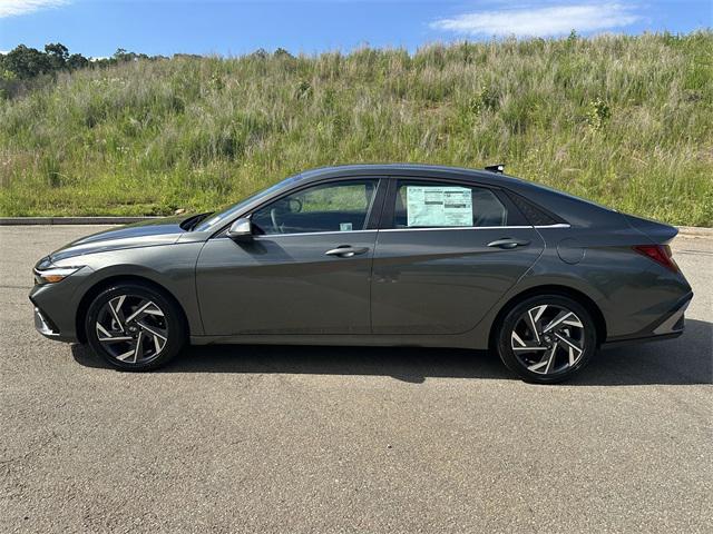 2025 Hyundai Elantra Hybrid Limited photo 2