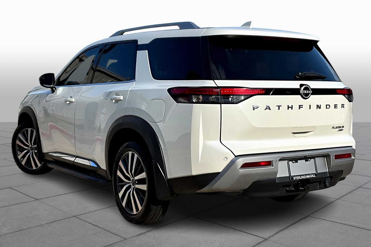 2022 Nissan Pathfinder Platinum photo 9