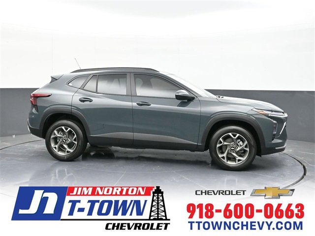 2025 Chevrolet Trax LT's photo