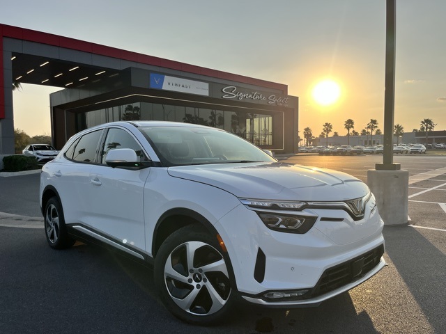 2025 VinFast VF 8 Eco's photo