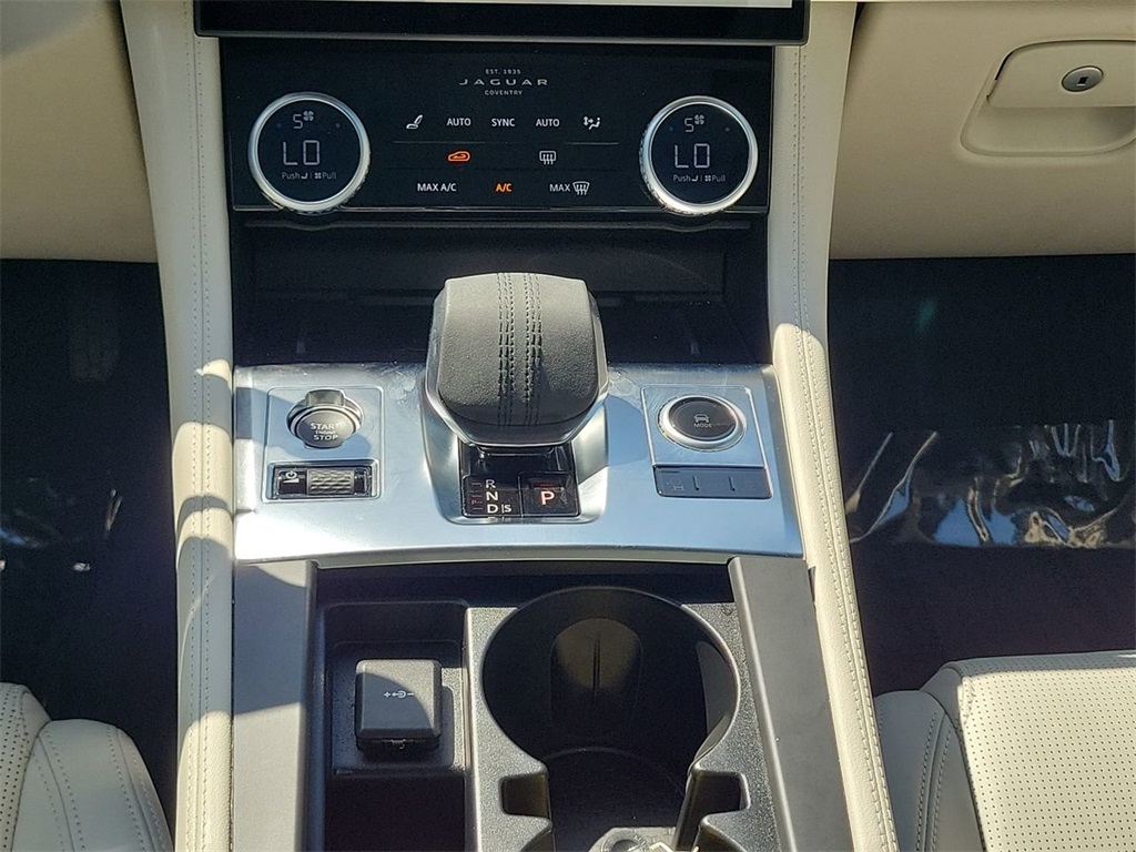 2025 Jaguar F-PACE P250 R-Dynamic S photo 17