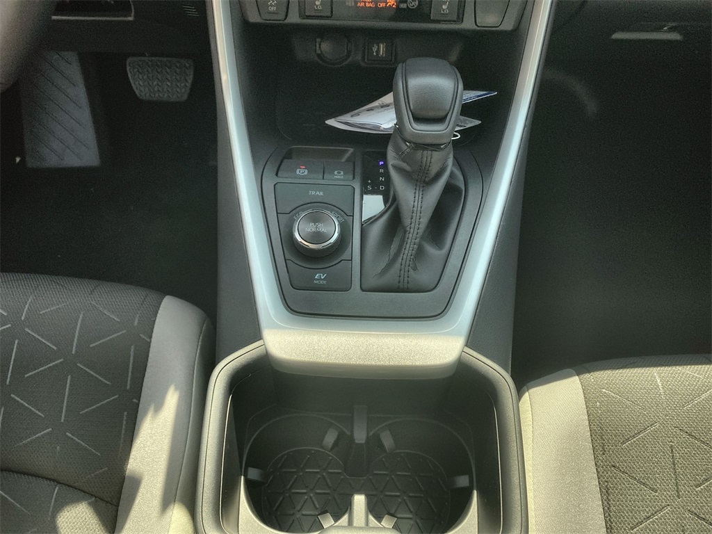 2025 Toyota RAV4 Hybrid XLE photo 22