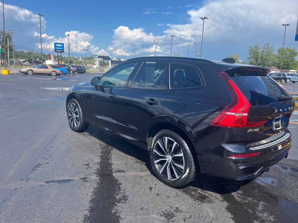 2023 Volvo XC60 Plus photo 2