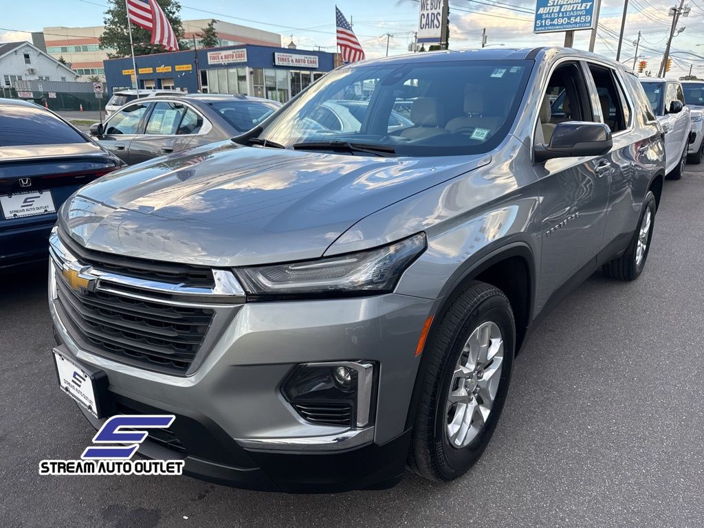2023 Chevrolet Traverse LS photo 4