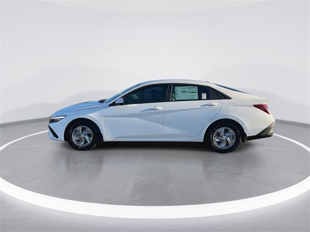 2026 Hyundai Elantra SE photo 4
