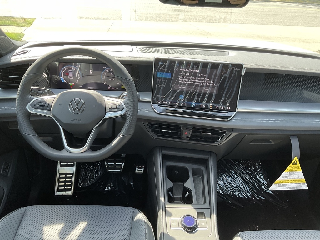 2025 Volkswagen Tiguan SE R-Line Black photo 5
