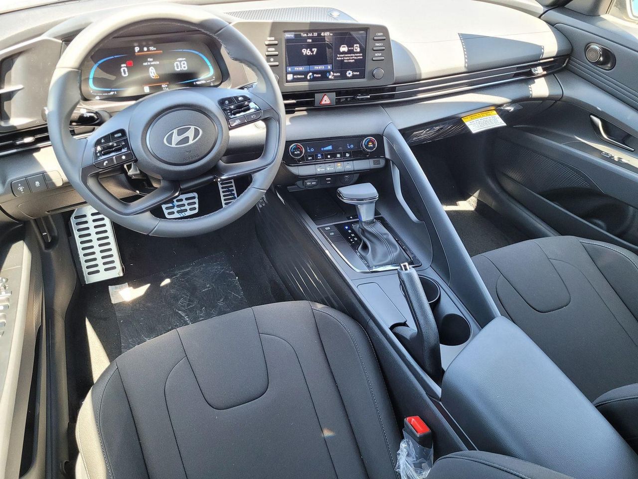 2025 Hyundai Elantra SEL Sport photo 8