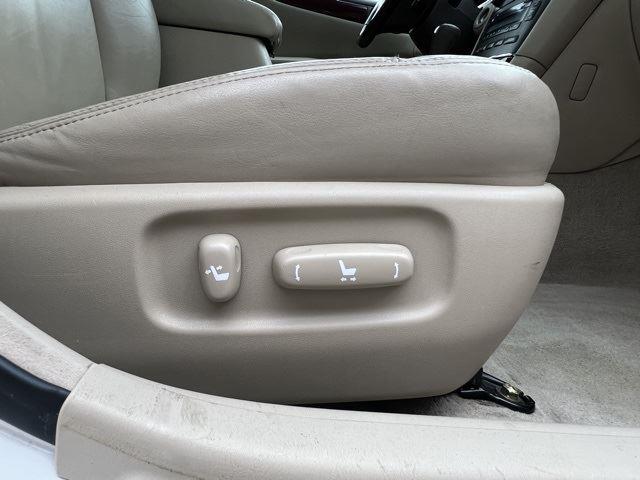 2004 Lexus ES 330 Base photo 18