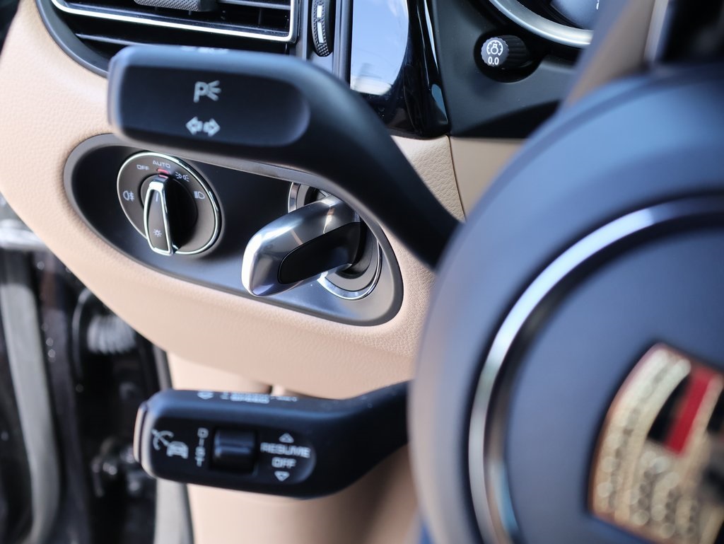 2024 Porsche Macan T photo 30