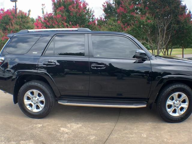 2019 Toyota 4Runner SR5 photo 9