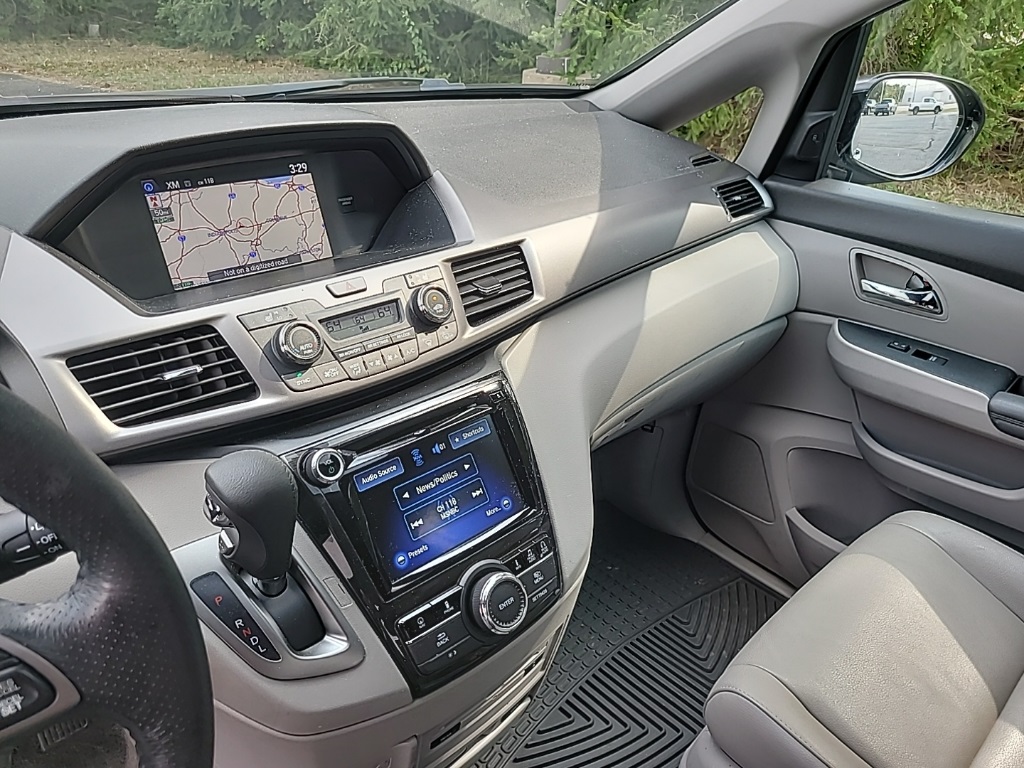 2015 Honda Odyssey Touring Elite photo 9