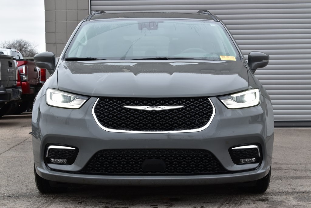 Certified 2022 Chrysler Pacifica Touring L with VIN 2C4RC1BG0NR133028 for sale in Kansas City