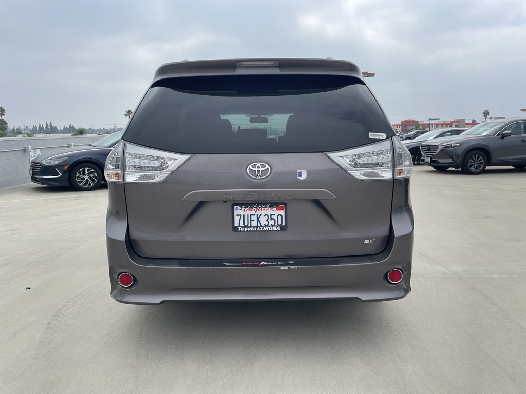 2016 Toyota Sienna L photo 3