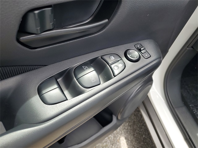 2025 Nissan Kicks Play S photo 12