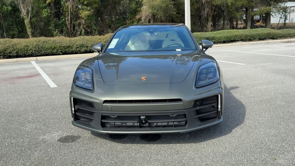 2025 Porsche Panamera 4 photo 3