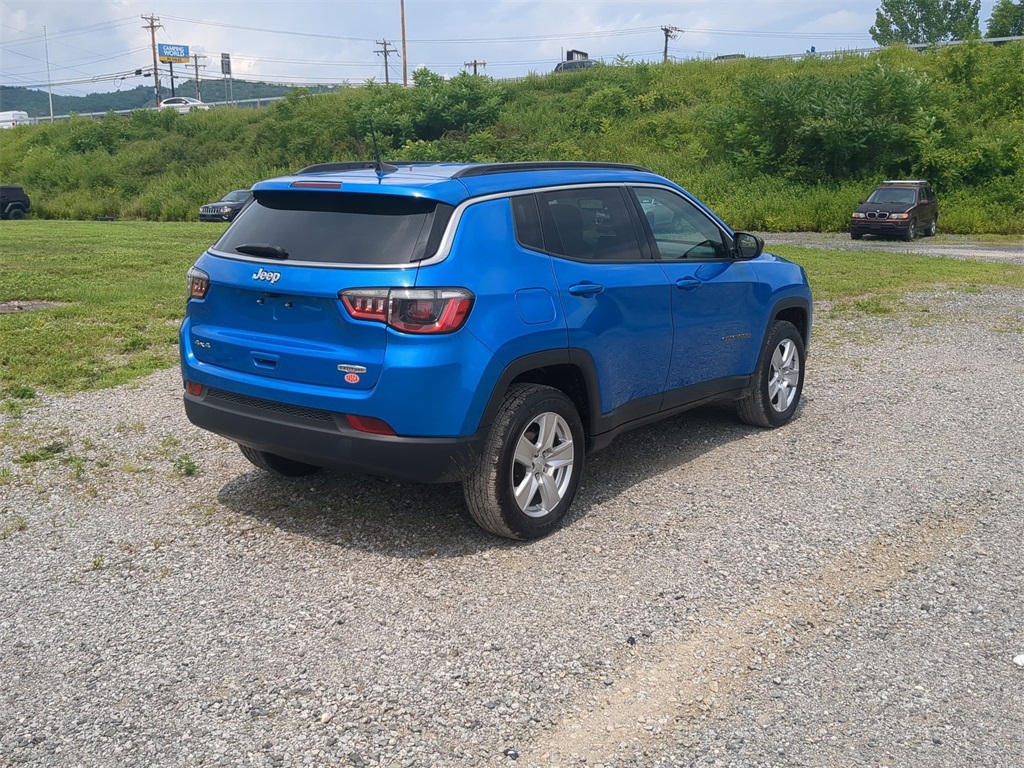 2022 Jeep Compass Latitude photo 3