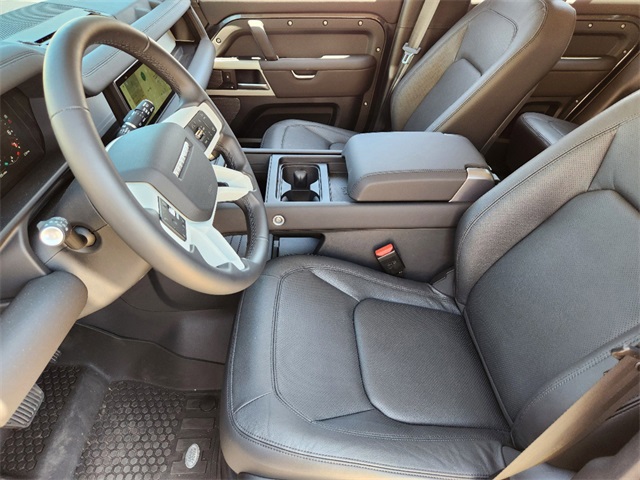 2024 Land Rover Defender 110 S photo 11