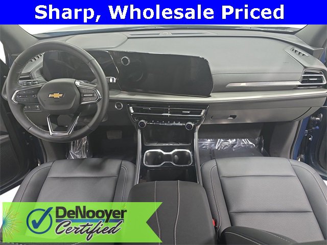 2025 Chevrolet Traverse photo 8