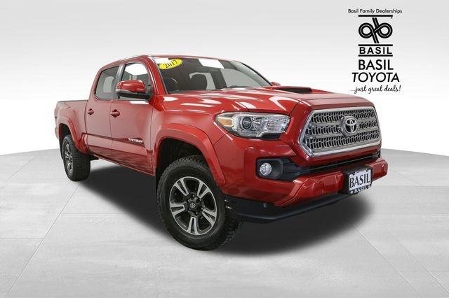 2017 Toyota Tacoma TRD Sport photo 2