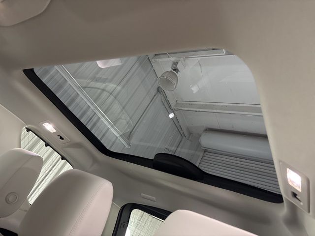 2025 Land Rover Discovery S photo 22