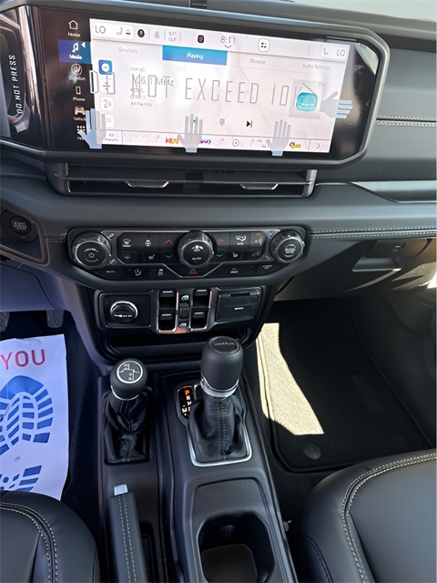 2025 Jeep Gladiator Sport photo 13