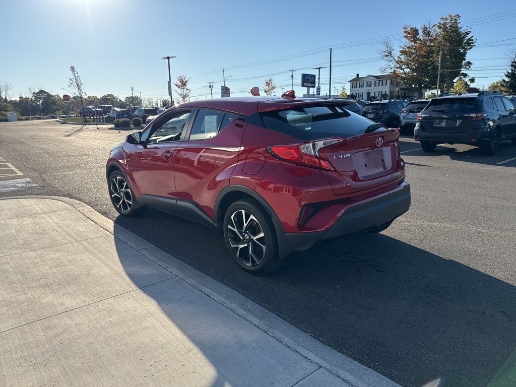 2021 Toyota C-HR XLE photo 2