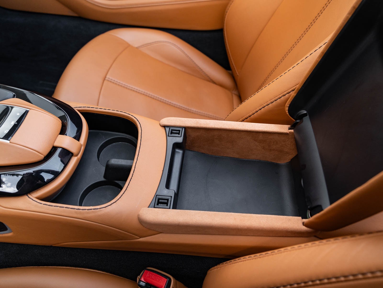 2021 Aston Martin Vantage photo 41