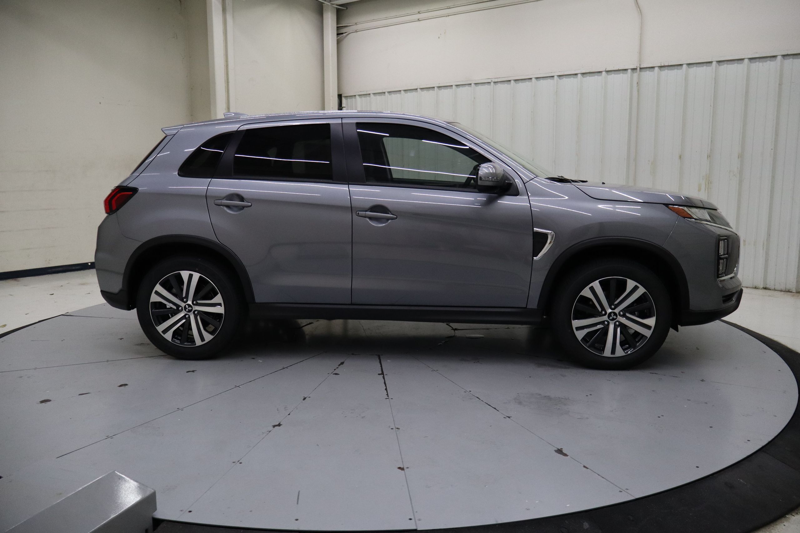 2025 Mitsubishi Outlander Sport SE photo 2