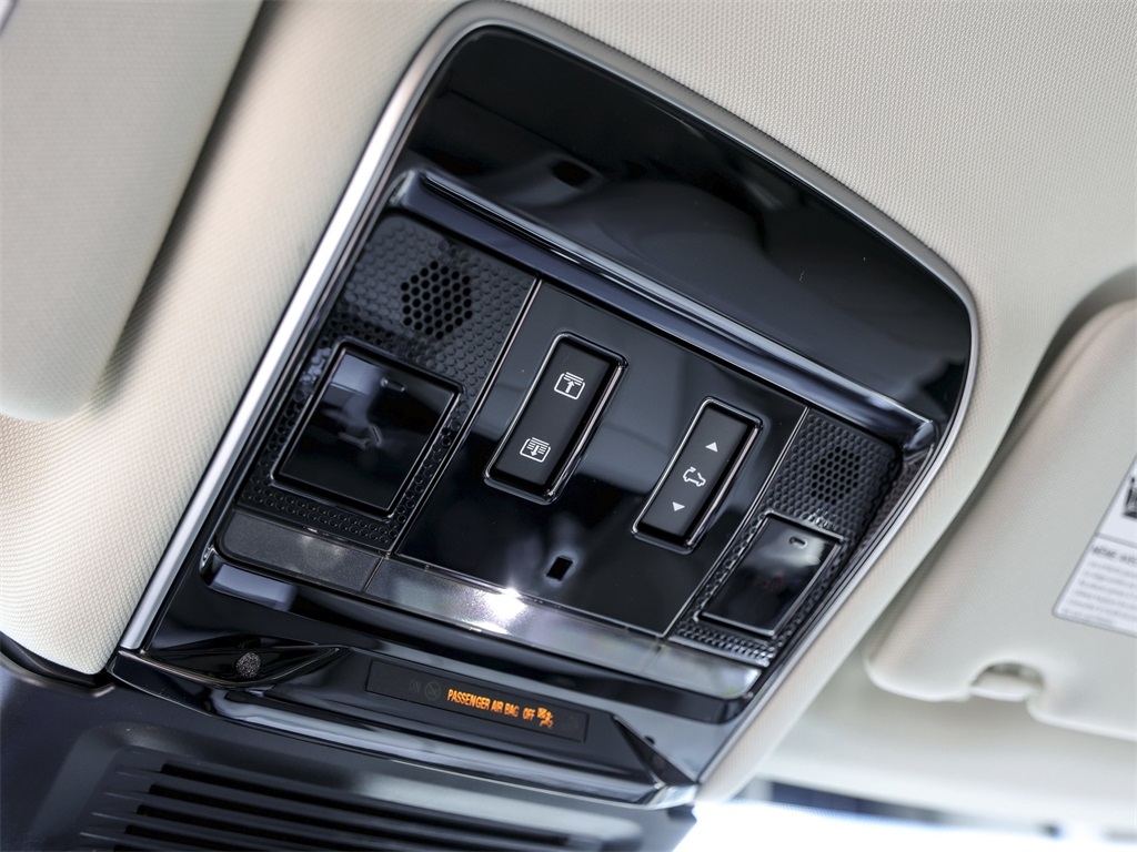 2025 Land Rover Range Rover SE photo 19