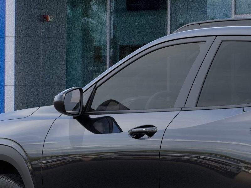 2025 Chevrolet Trax LT photo 4