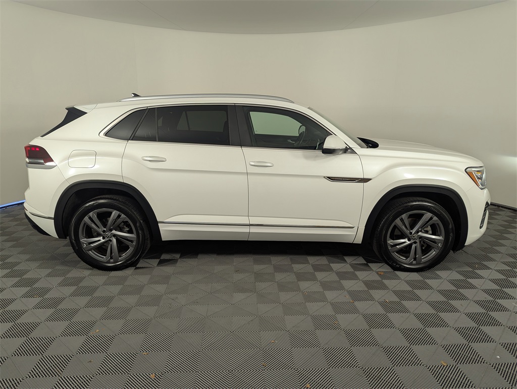 2024 Volkswagen Atlas Cross Sport SEL R-Line photo 3