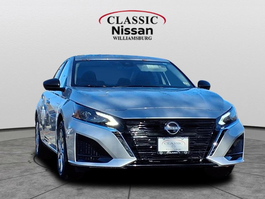 2025 Nissan Altima S's photo