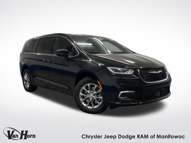 2026 Chrysler Pacifica Limited's photo