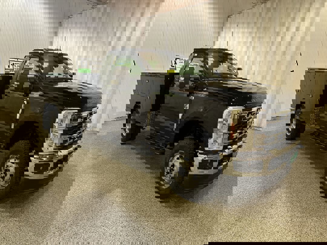 2025 Ford F-350 Super Duty Chassis Cab XL's photo