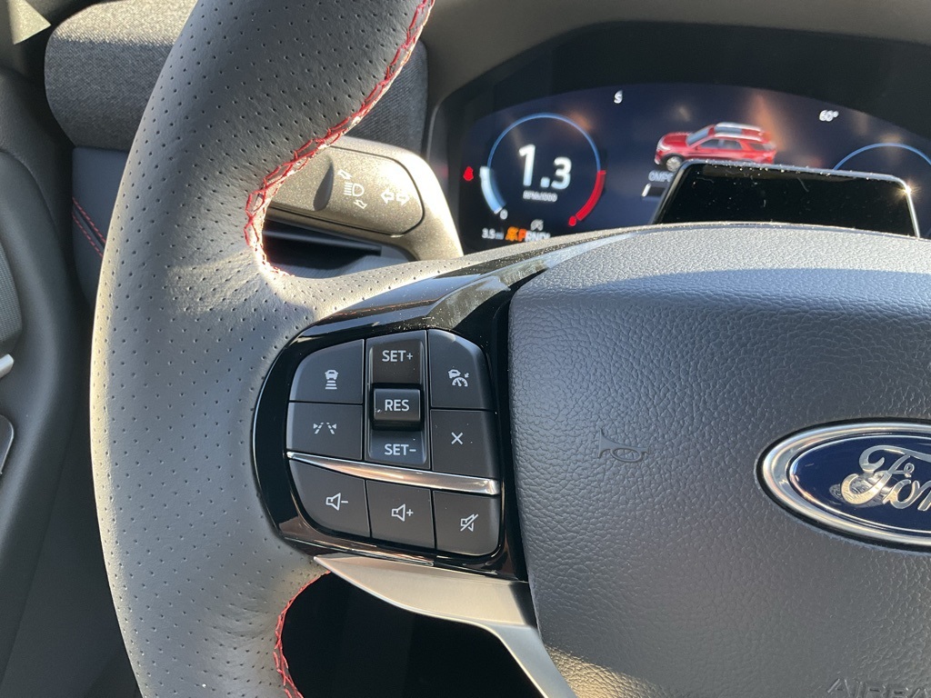 2026 Ford Explorer ST-Line photo 4