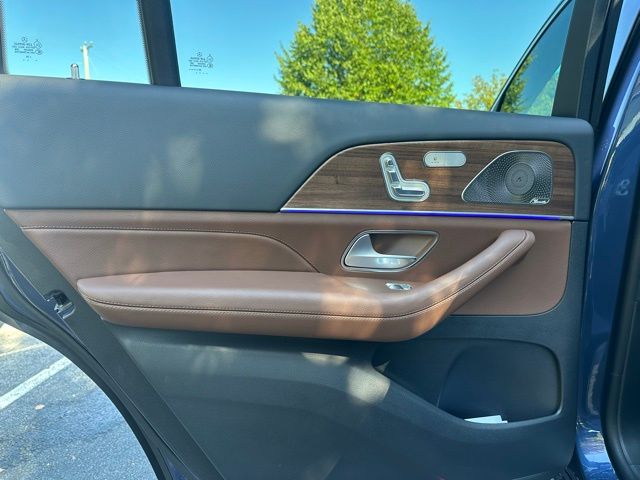 2026 Mercedes Benz GLS 450 4MATIC photo 17