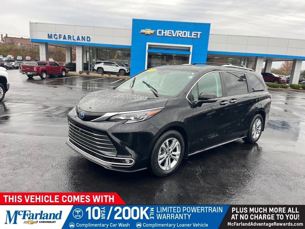 2024 Toyota Sienna Platinum's photo