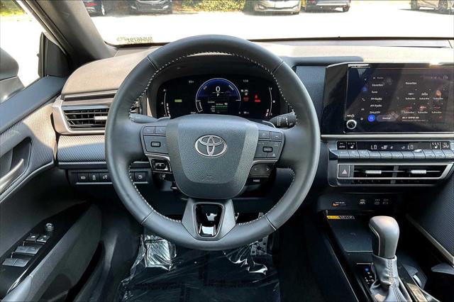2025 Toyota Camry SE photo 5