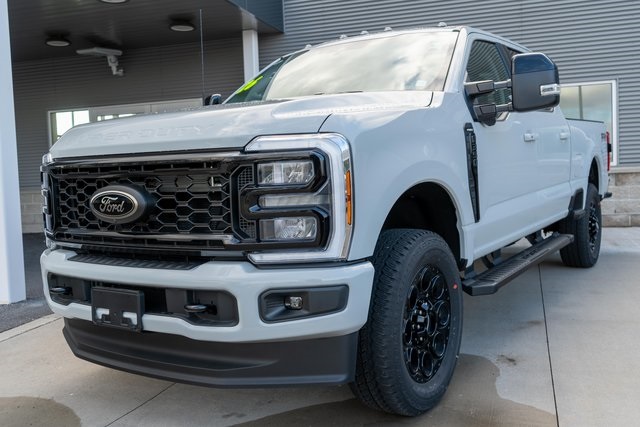 2026 Ford F-350 Lariat photo 2