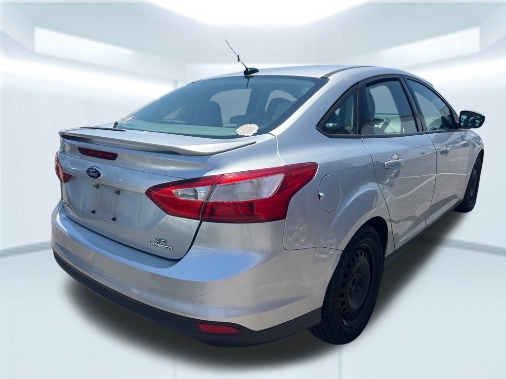 2014 Ford Focus SE photo 2