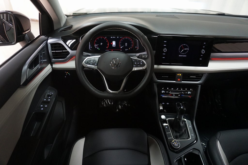 2025 Volkswagen Taos SEL photo 10