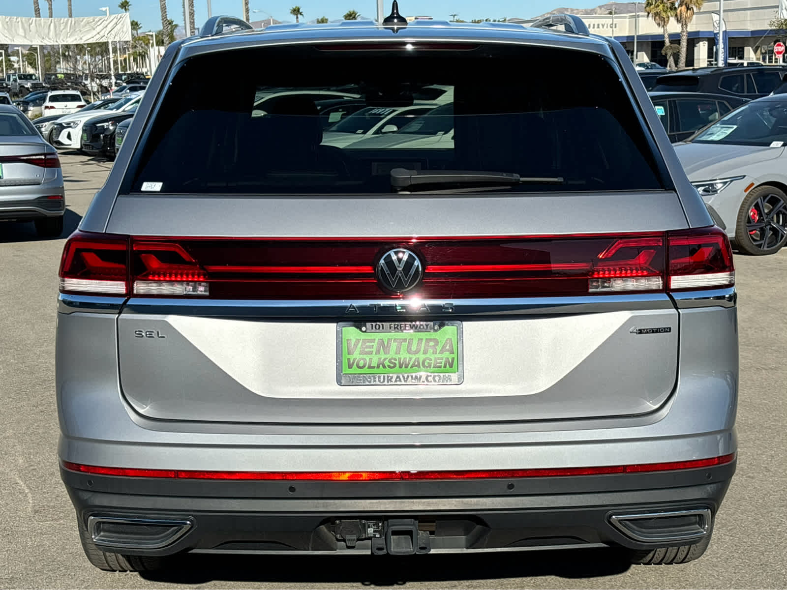2024 Volkswagen Atlas SEL photo 4