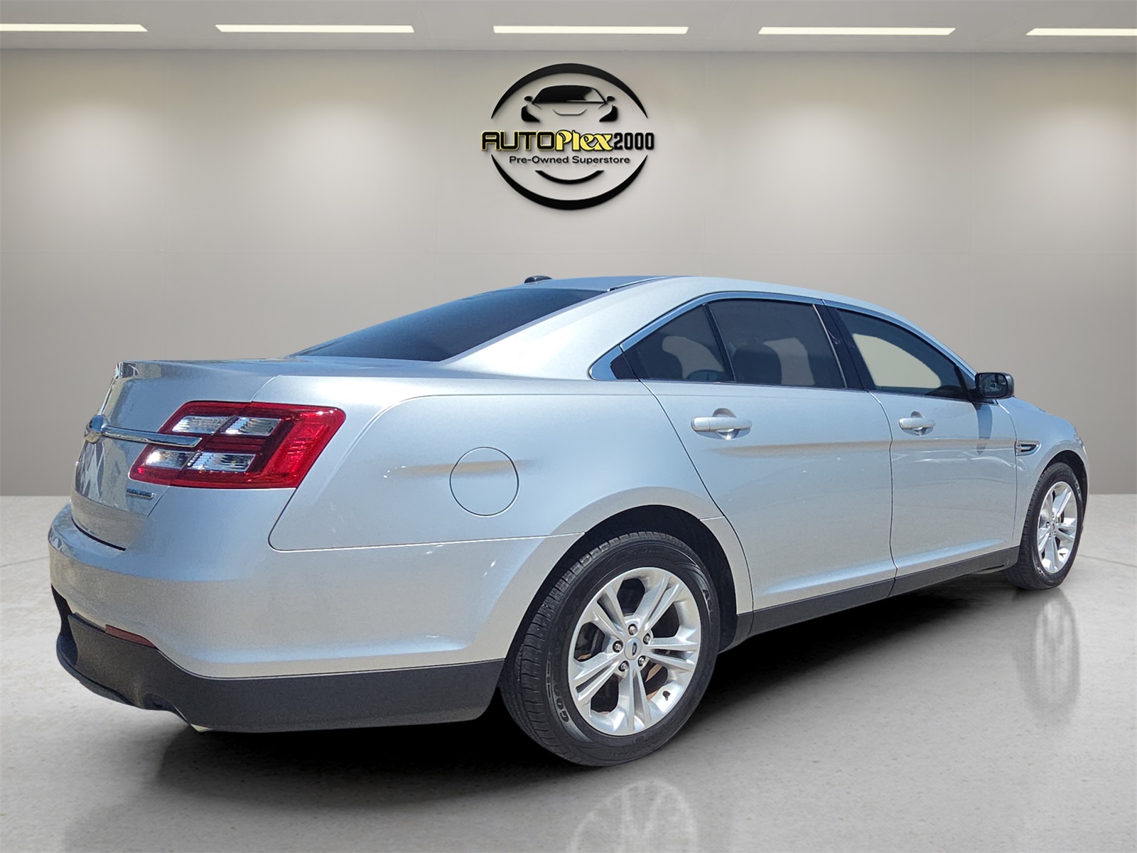 2018 Ford Taurus SE photo 6