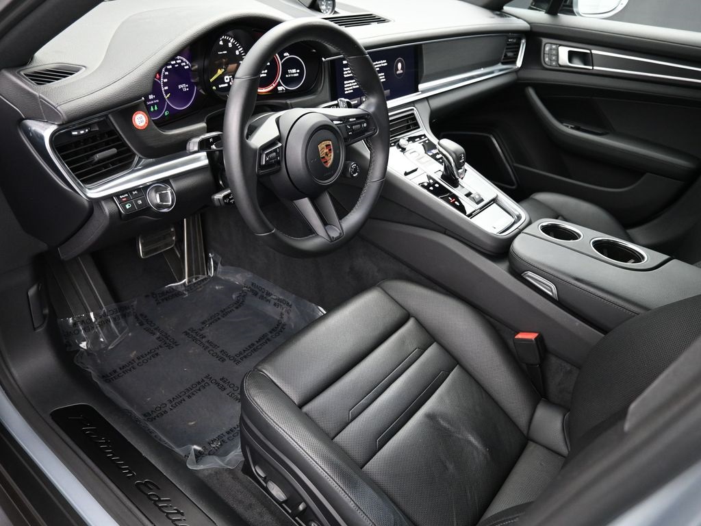 2022 Porsche Panamera E-Hybrid 4 photo 3