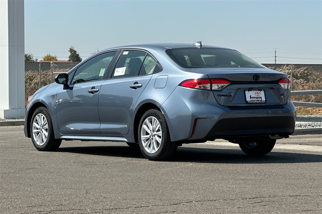 2025 Toyota Corolla LE photo 6