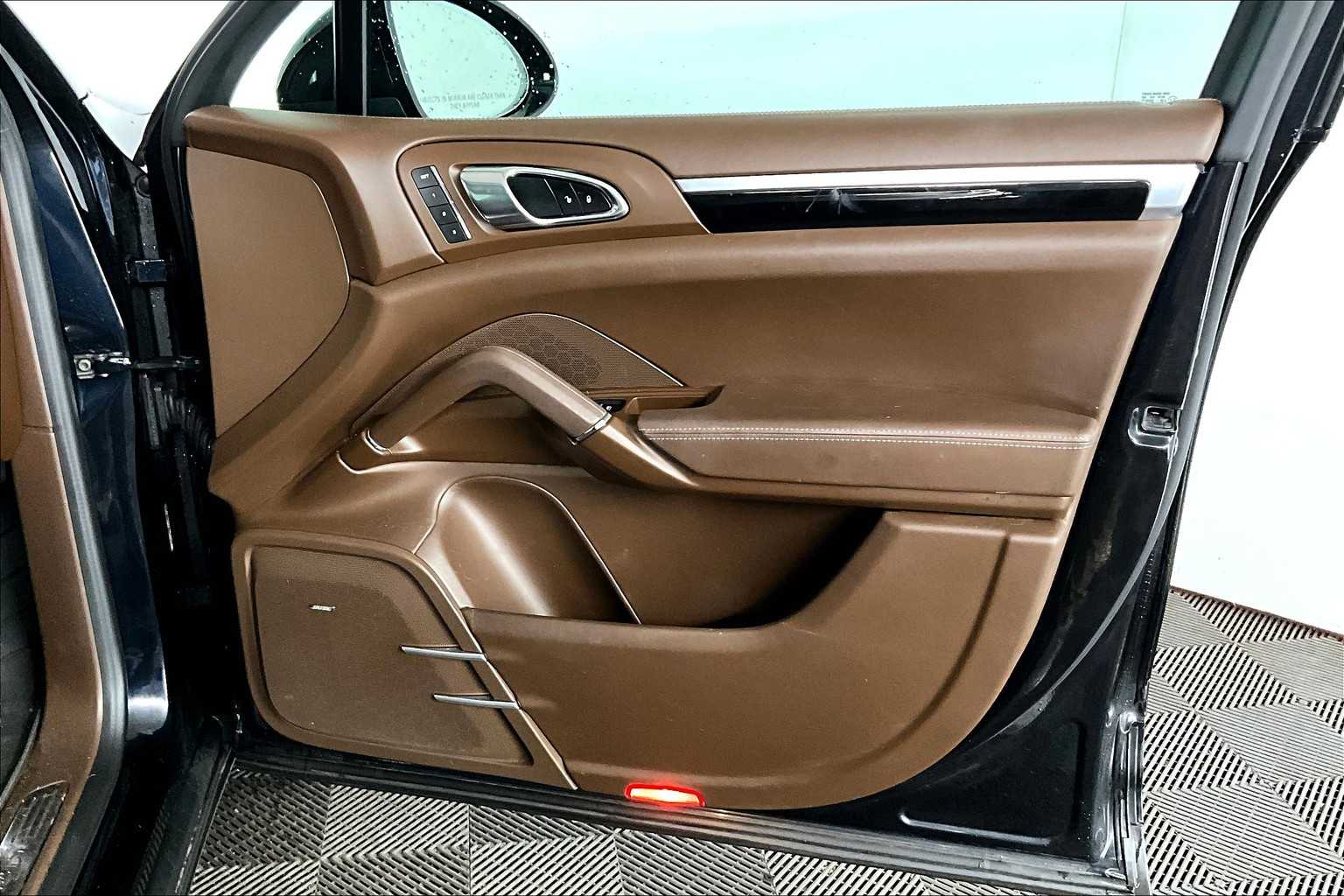 2016 Porsche Cayenne S E-Hybrid photo 20
