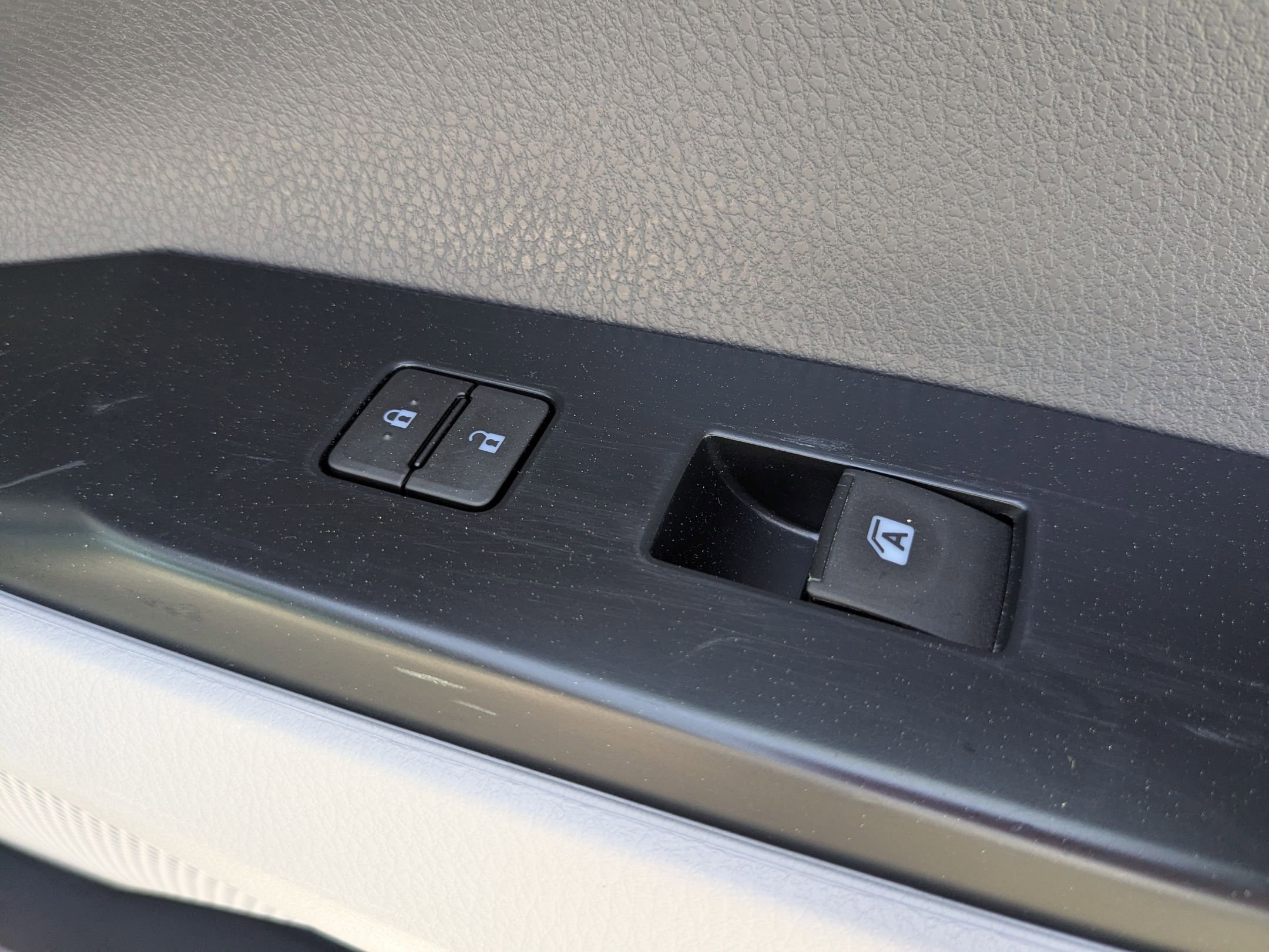 2020 Toyota Camry SE photo 32
