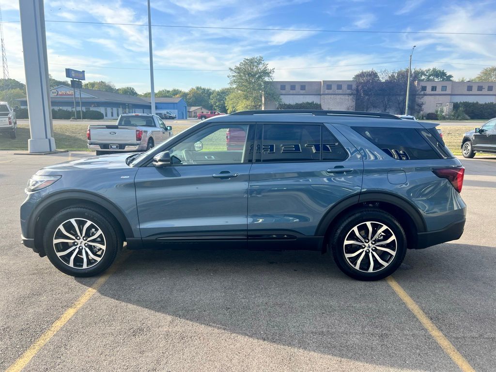 2025 Ford Explorer ST-Line photo 42