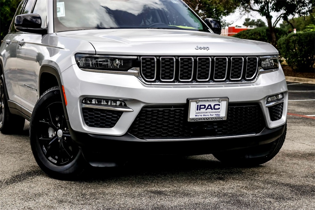 2022 Jeep Grand Cherokee Limited photo 3